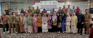 Kepala Dinas Pendidikan Sumbar Buka Pelatihan Guru Pendidikan Demokrasi di Padang